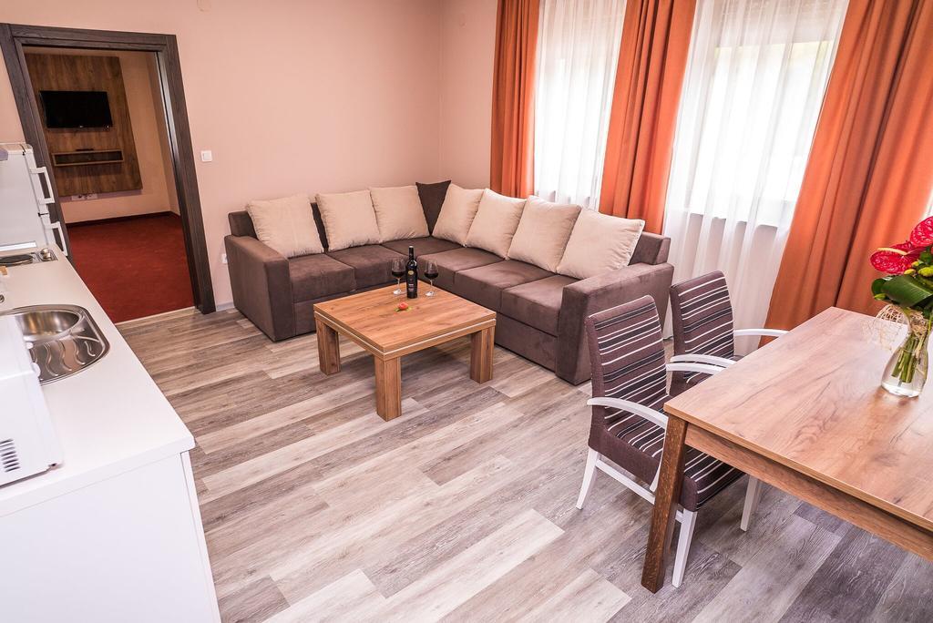 B&B Villa Angy Korenica Buitenkant foto