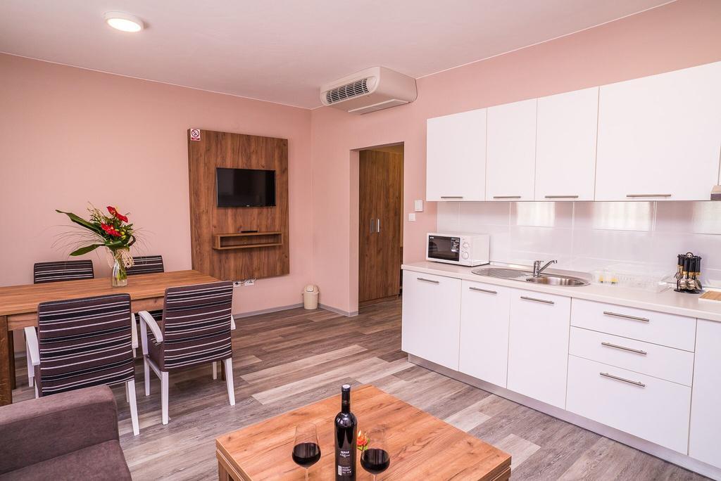 B&B Villa Angy Korenica Buitenkant foto