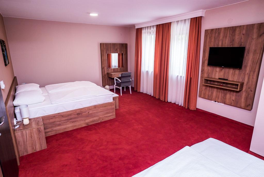 B&B Villa Angy Korenica Buitenkant foto