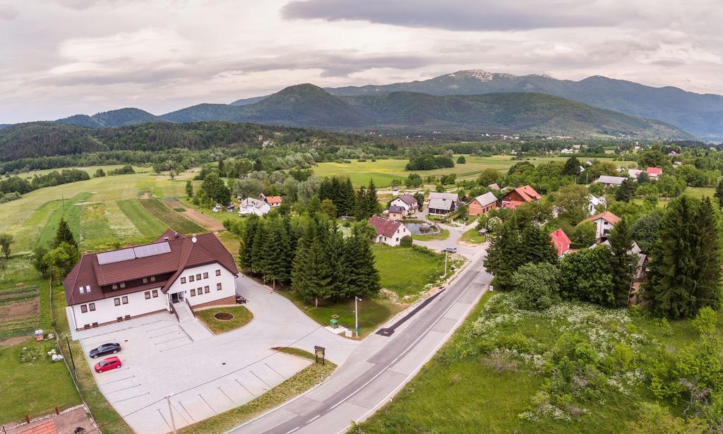 B&B Villa Angy Korenica Buitenkant foto