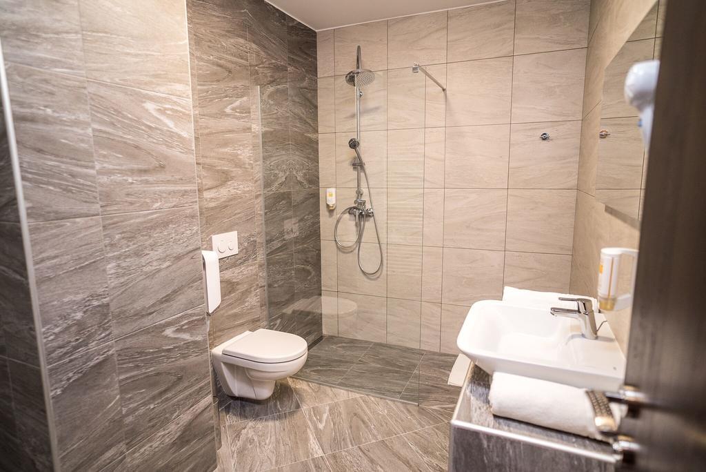 B&B Villa Angy Korenica Buitenkant foto