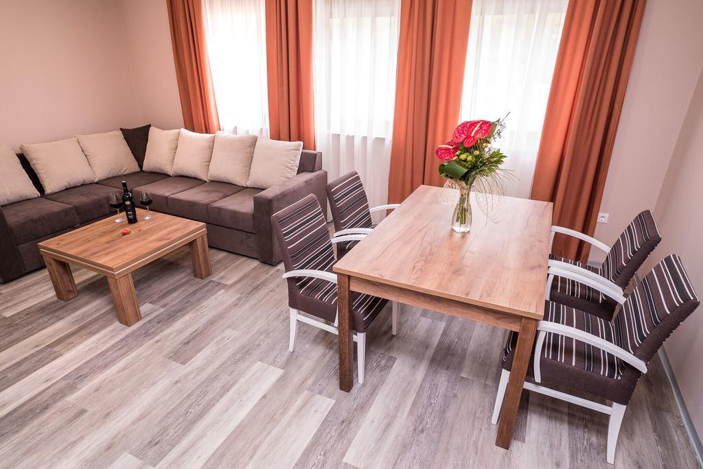 B&B Villa Angy Korenica Buitenkant foto