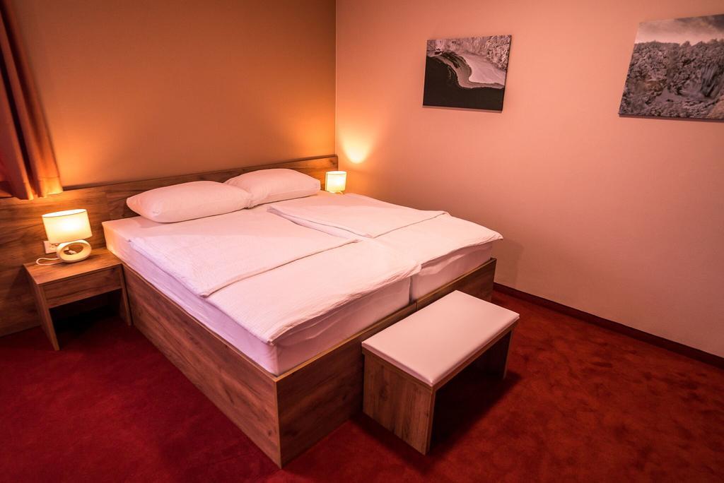 B&B Villa Angy Korenica Buitenkant foto