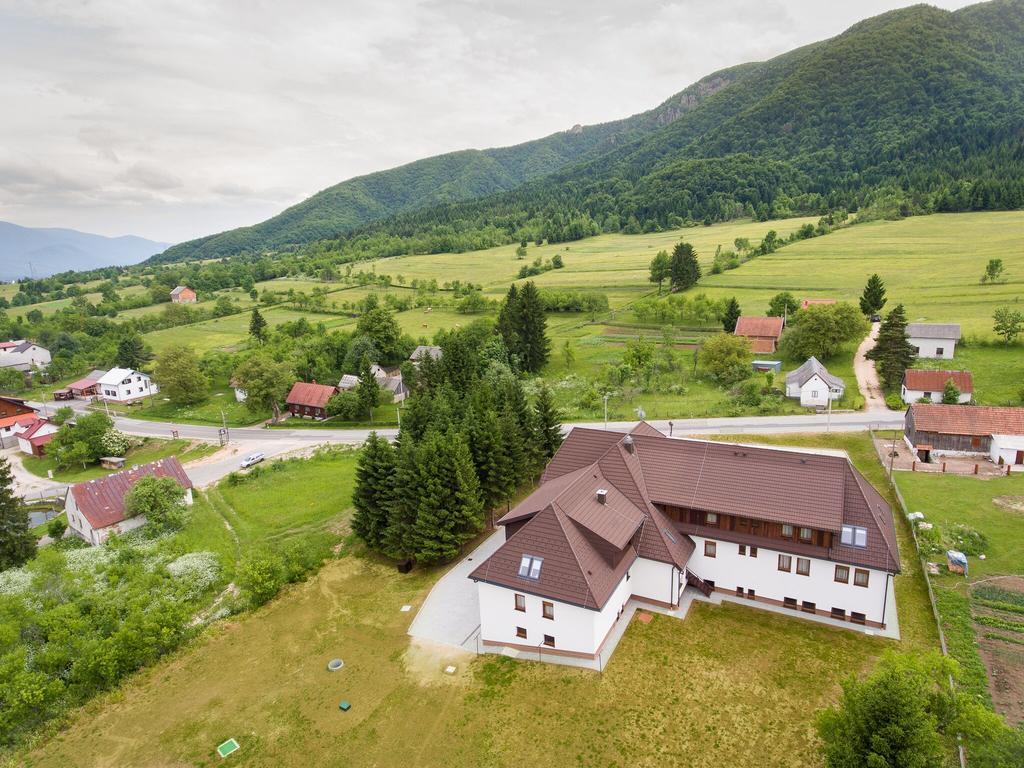 B&B Villa Angy Korenica Buitenkant foto