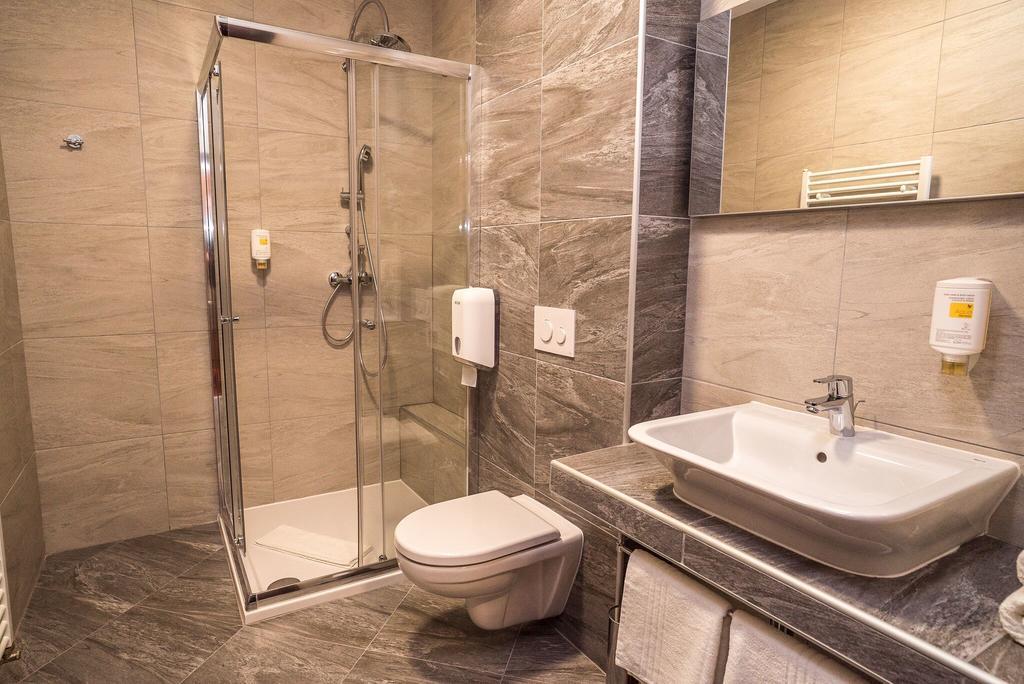 B&B Villa Angy Korenica Buitenkant foto