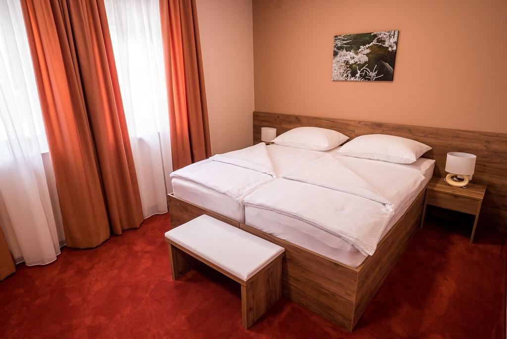 B&B Villa Angy Korenica Buitenkant foto