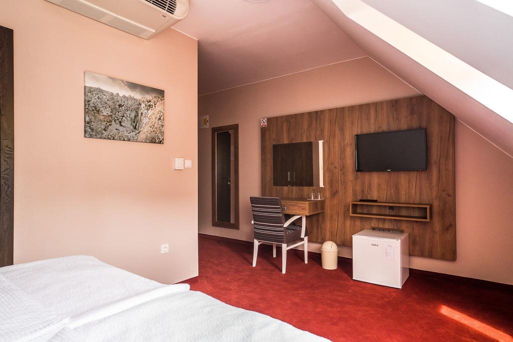 B&B Villa Angy Korenica Buitenkant foto