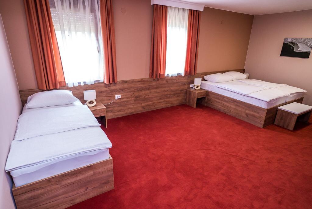 B&B Villa Angy Korenica Buitenkant foto