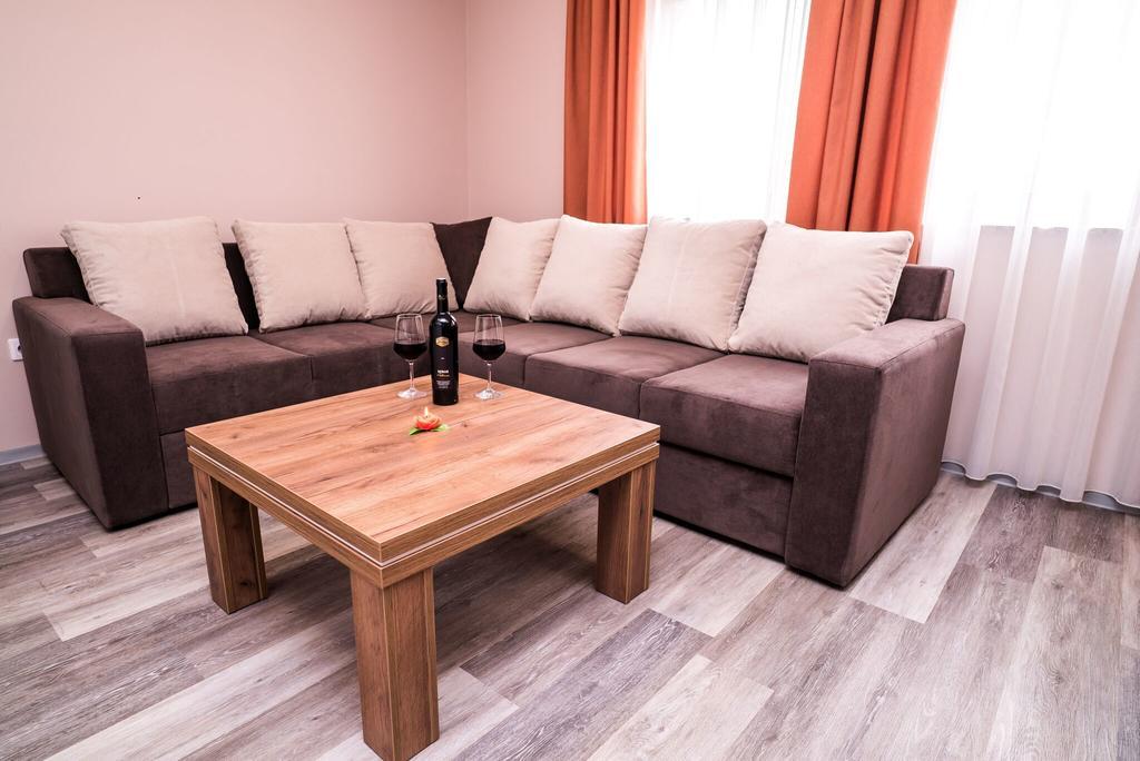 B&B Villa Angy Korenica Buitenkant foto