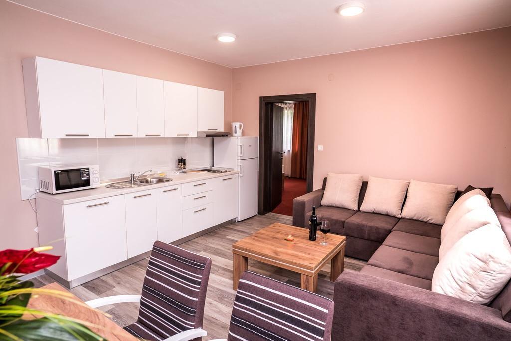 B&B Villa Angy Korenica Buitenkant foto